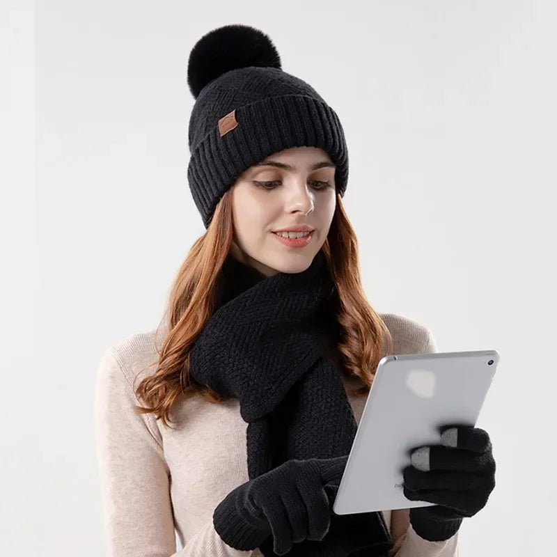 Winterset: Mütze, Schal und Touchscreen-Handschuhe