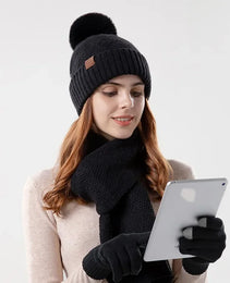 Winterset: Mütze, Schal und Touchscreen-Handschuhe